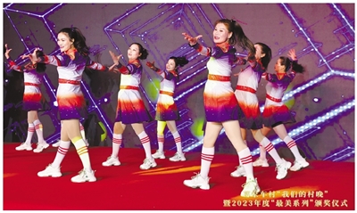 携手共富 和美乡村 看家门口的“村晚” 村民们幸福得像花儿一样