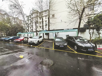 破解充电桩长期被油车占位难题 共享导轨式充电站开张了
