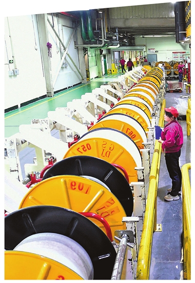 复工复产赶订单、精准助企送政策、产业逐“新”向未来…… 发令枪响，以冲刺姿势跑出“加速度”