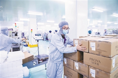 走进5G智能工厂 10万级高标准洁净车间感受—— 珀莱雅火热备战“三八”节大促