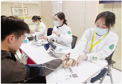 市区普通高校招生体检工作开启近5000人次已参检 遇上低血糖、肝功能异常、血压升高怎么办？市中医院专家支招