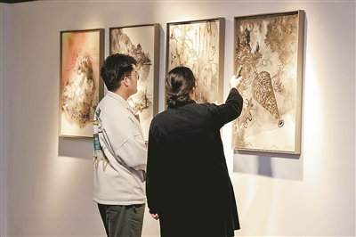 50多家参展机构携近万件艺术作品亮相 第二十五届西湖艺术博览会启幕