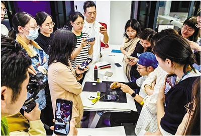 从“格子间”到“小课桌” 这届杭州年轻人，为啥抢着上夜校？