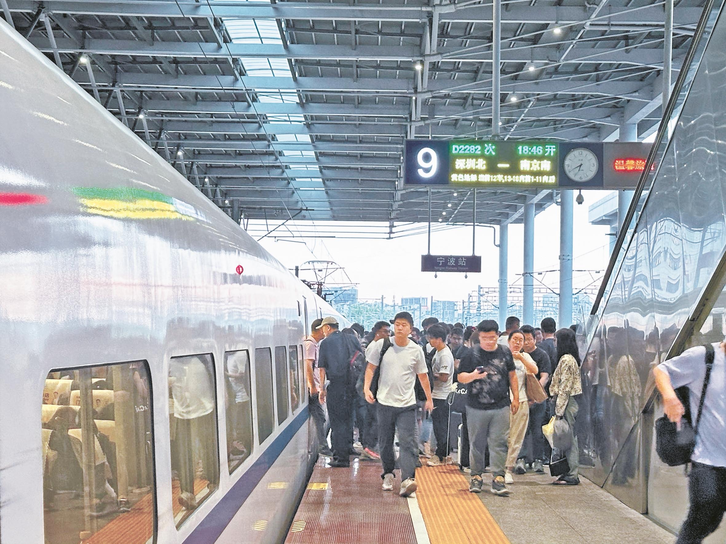 铁路宁波站开启“暑运模式”