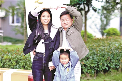 从“同事”到“夫妻”，他们携手定居康桥 这场由“娘家人”操办的婚礼让人期待值拉满